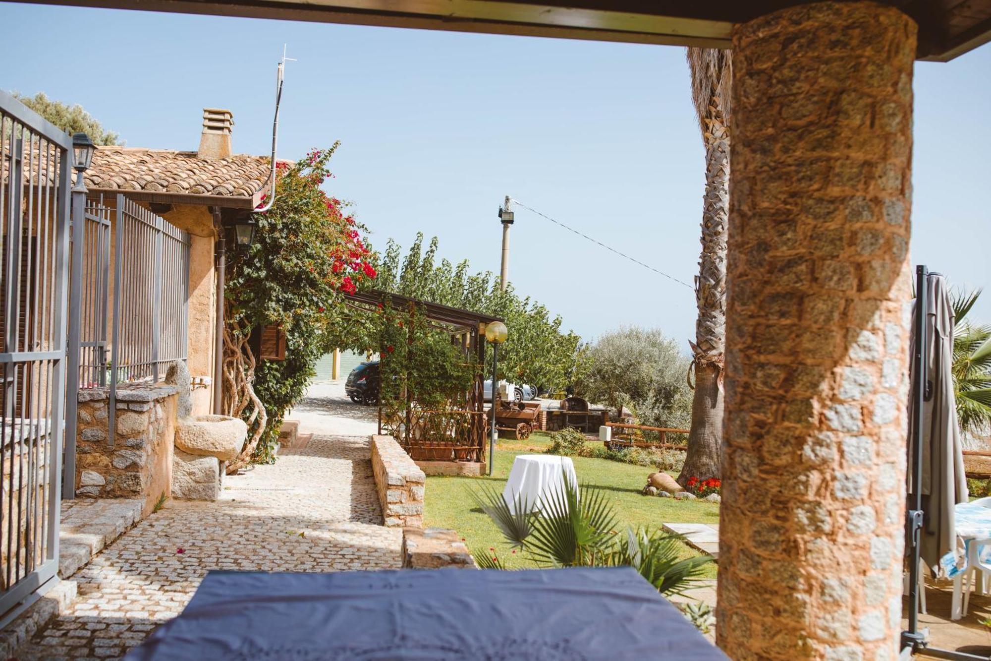 Calami - Villa Romeo - Private Apartments With Pool, Seaview & Olive Grove Santa Caterina Dello Ionio Marina Экстерьер фото